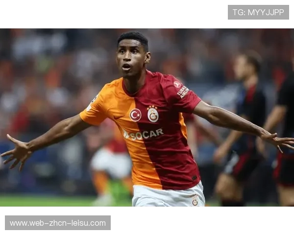 终场哨响，拜仁球员神情凝重凝视积分榜